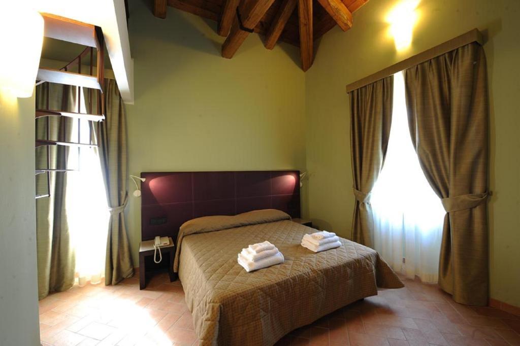 Magione Papale Relais Hotel LʼAquila Cameră foto