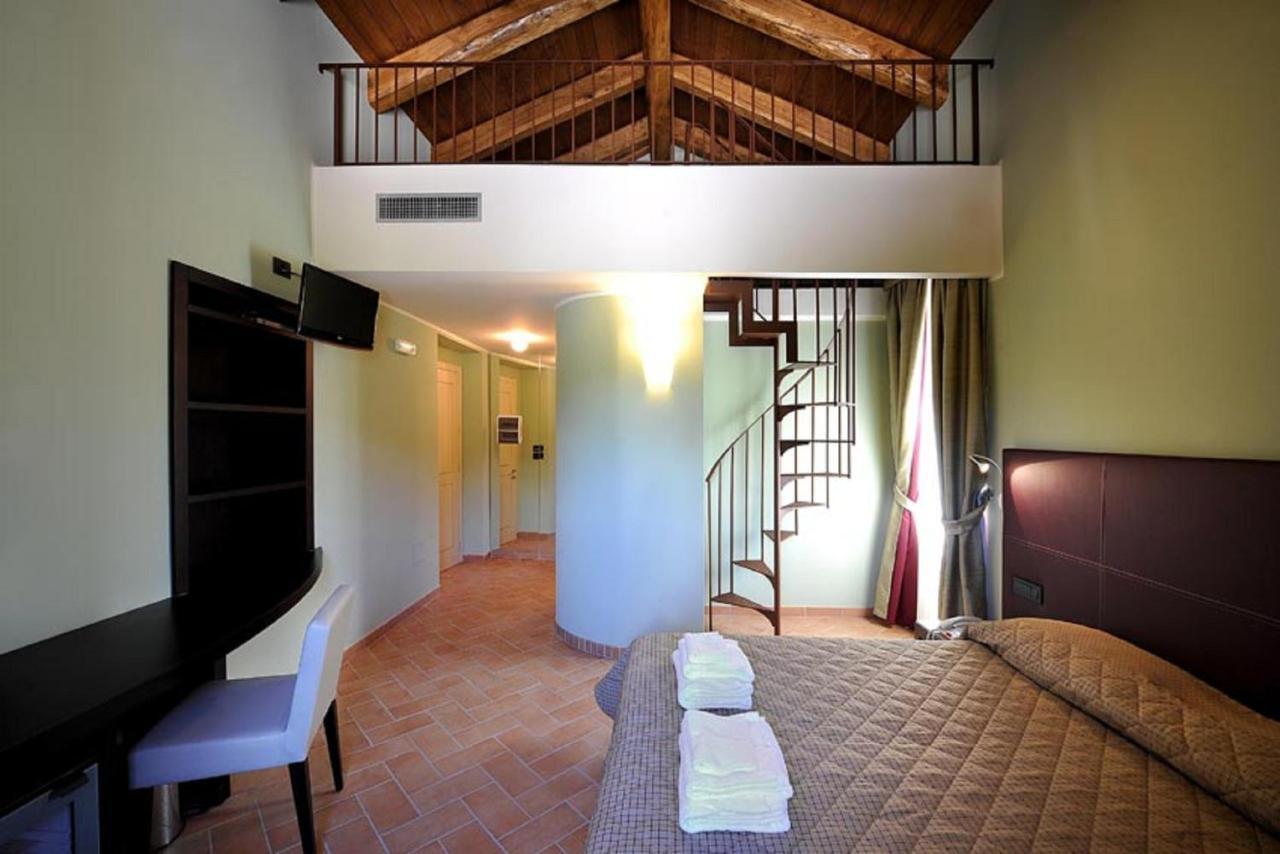 Magione Papale Relais Hotel LʼAquila Cameră foto